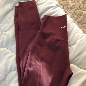 ALPHALETE SURFACE PATH LEGGINGS: VIOLET